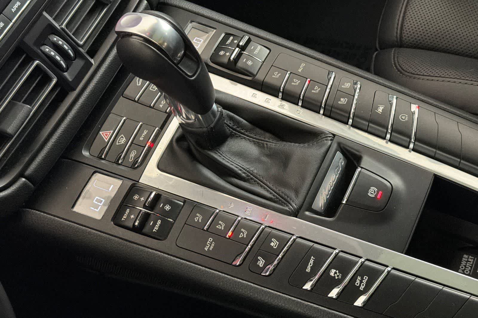 Used 2021 Porsche Macan w/ Premium Package Plus AWD/4WD image 22