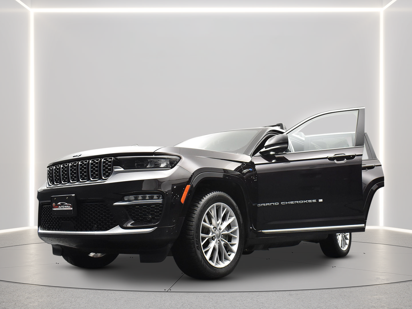 Used 2022 Jeep Grand Cherokee Summit w/ Advanced Protech Group IV AWD/4WD image 2