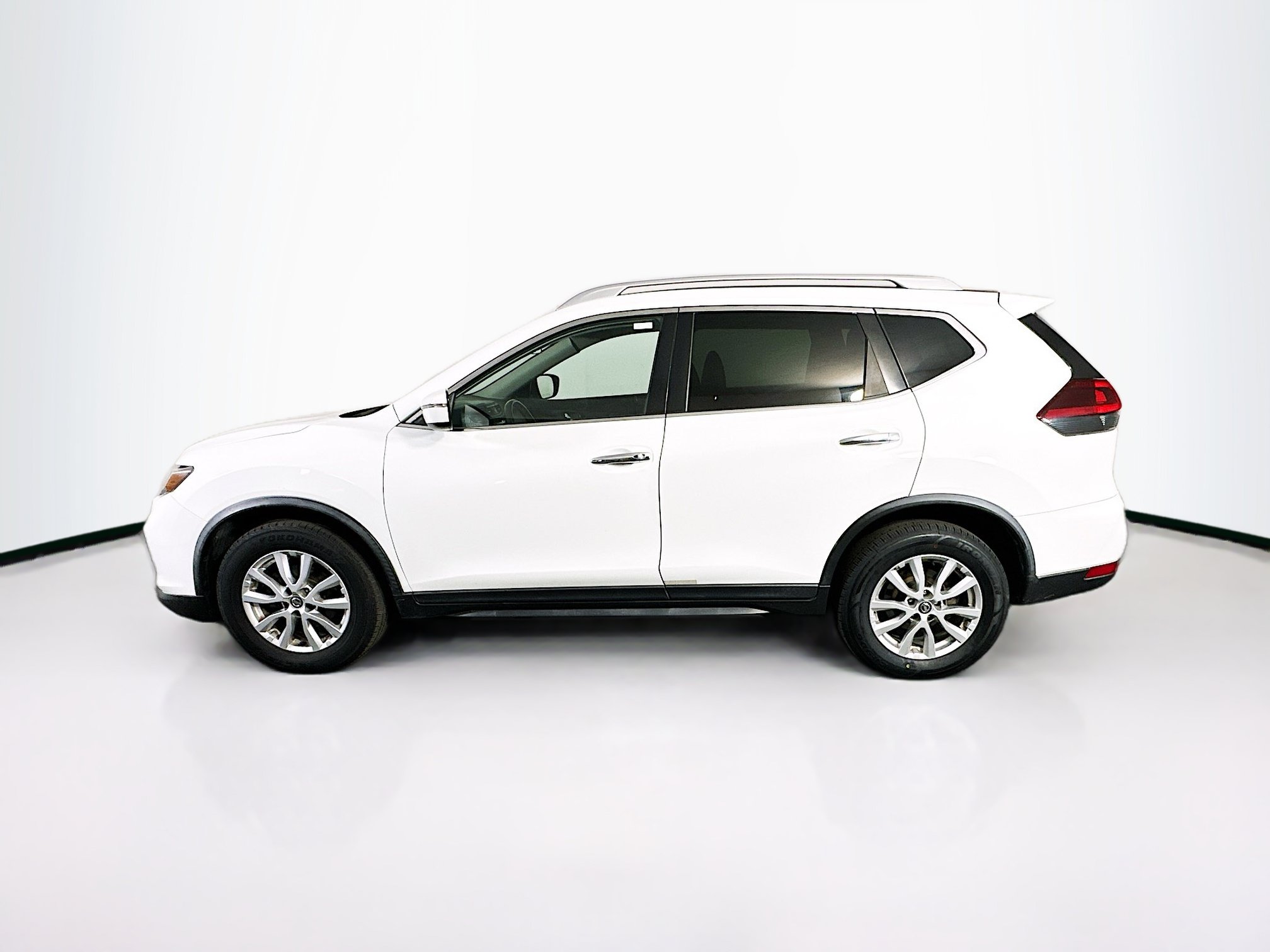 Used 2018 Nissan Rogue SV FWD image 4
