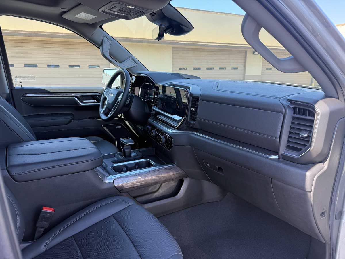 Used 2025 Chevrolet Silverado 1500 LTZ w/ LTZ Premium Package AWD/4WD image 26