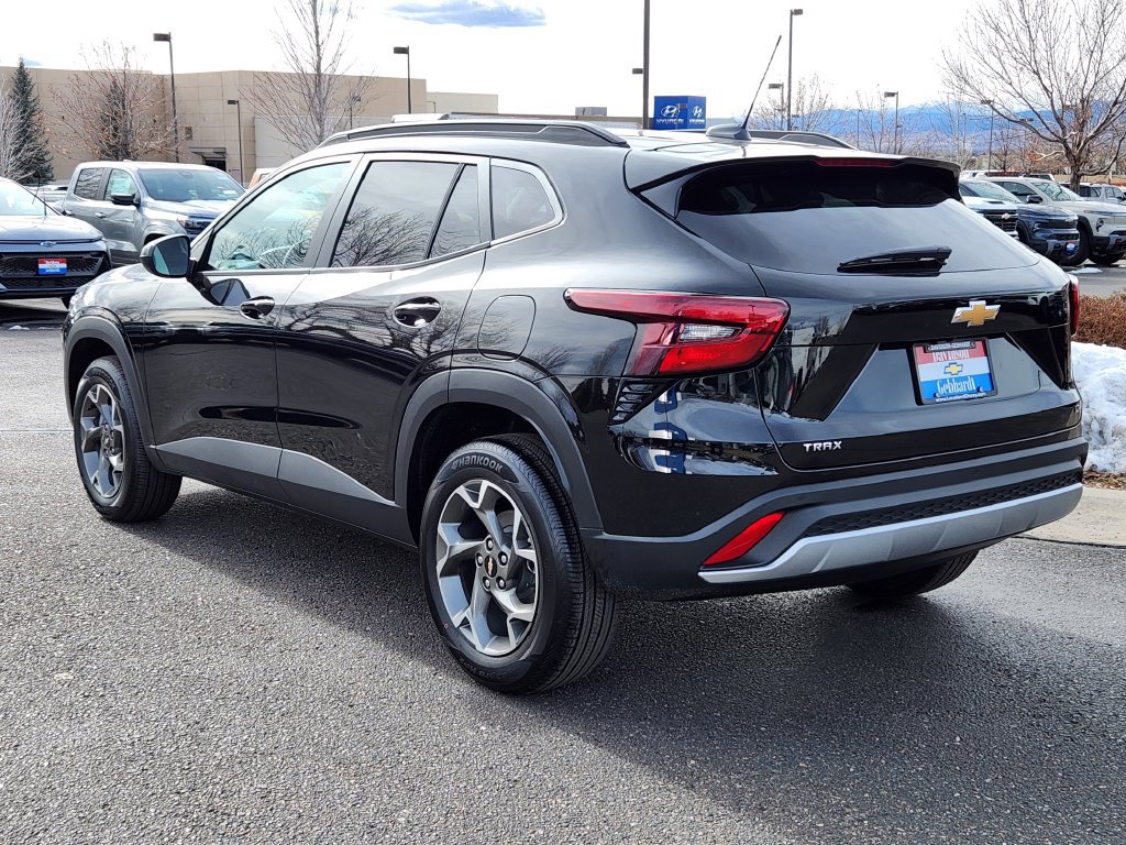 New 2026 Chevrolet Trax LT w/ Driver Confidence Package FWD image 3