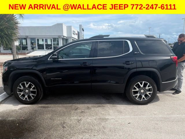 Used 2023 GMC Acadia SLT w/ Preferred Package FWD image 2