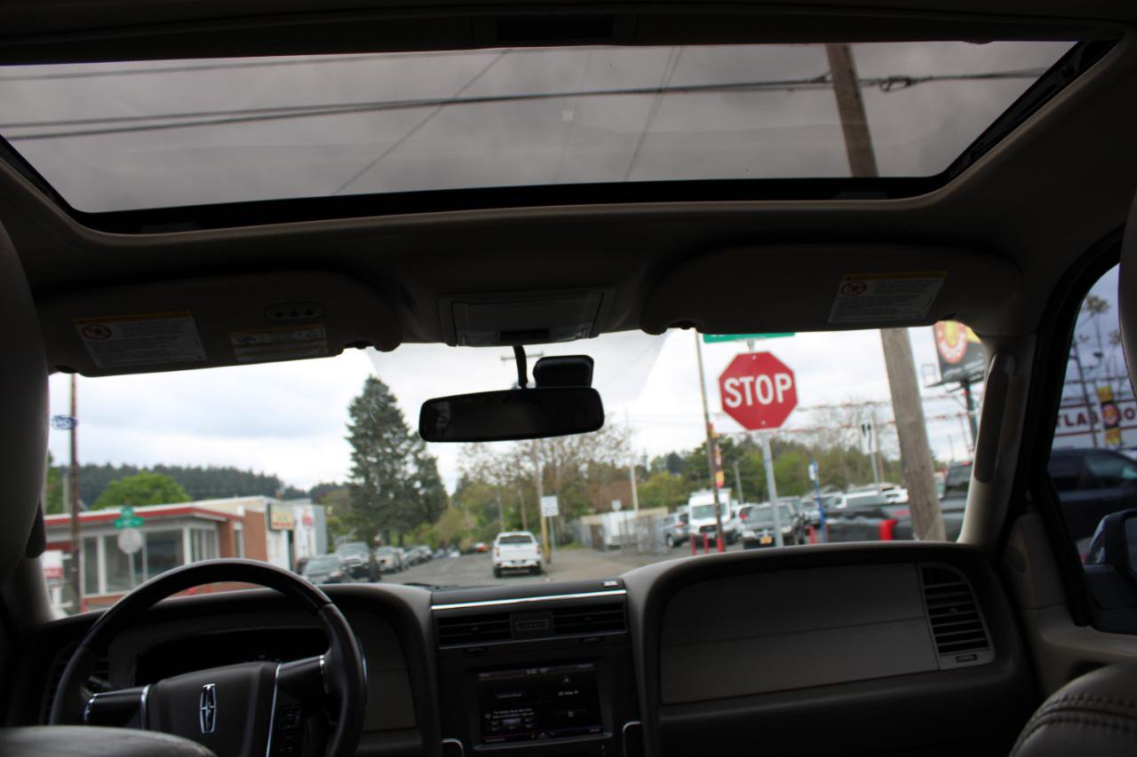Used 2015 Lincoln Navigator L 4WD image 12