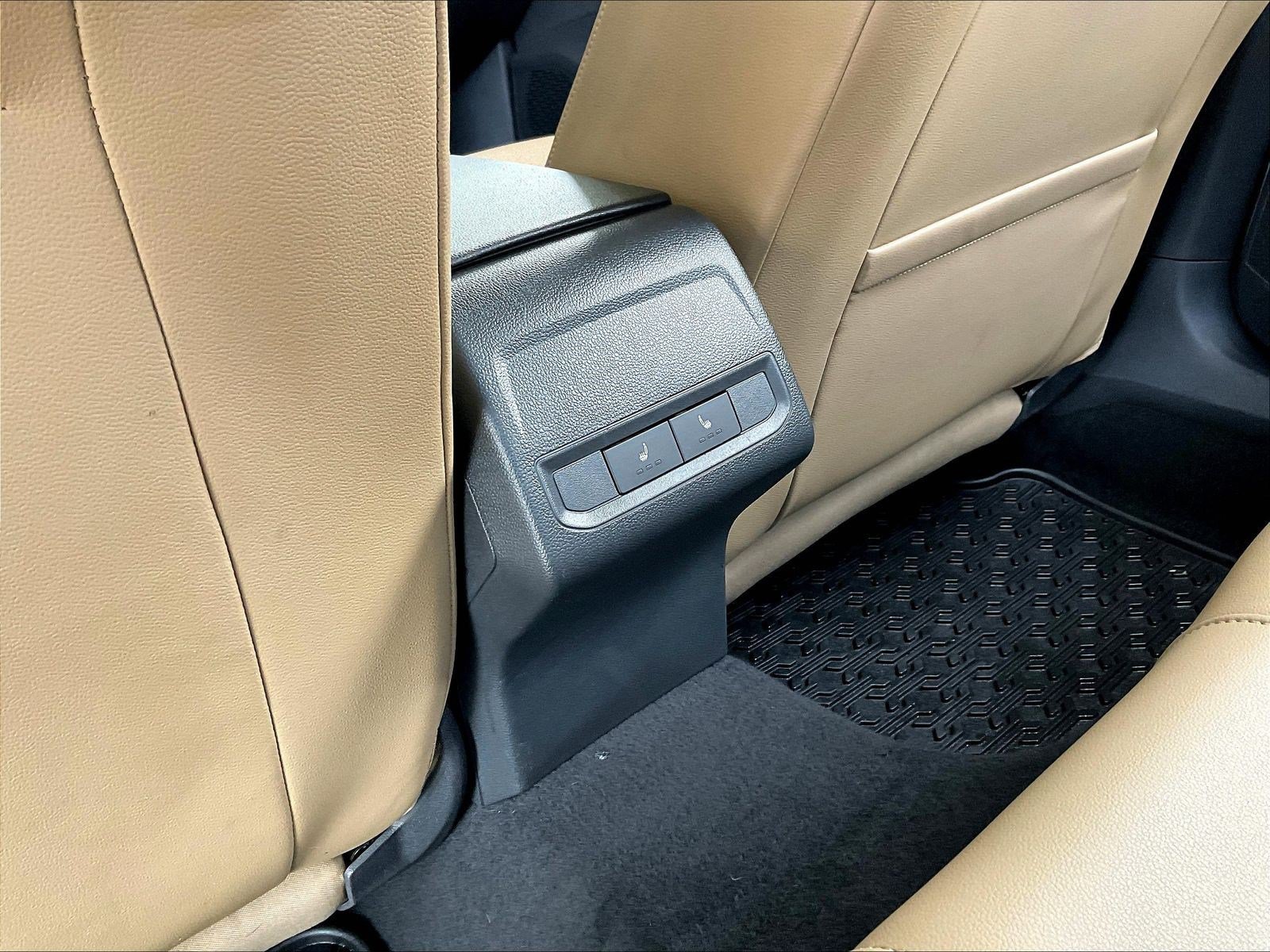 Used 2019 Volkswagen Jetta SE w/ Cold Weather Package FWD image 10