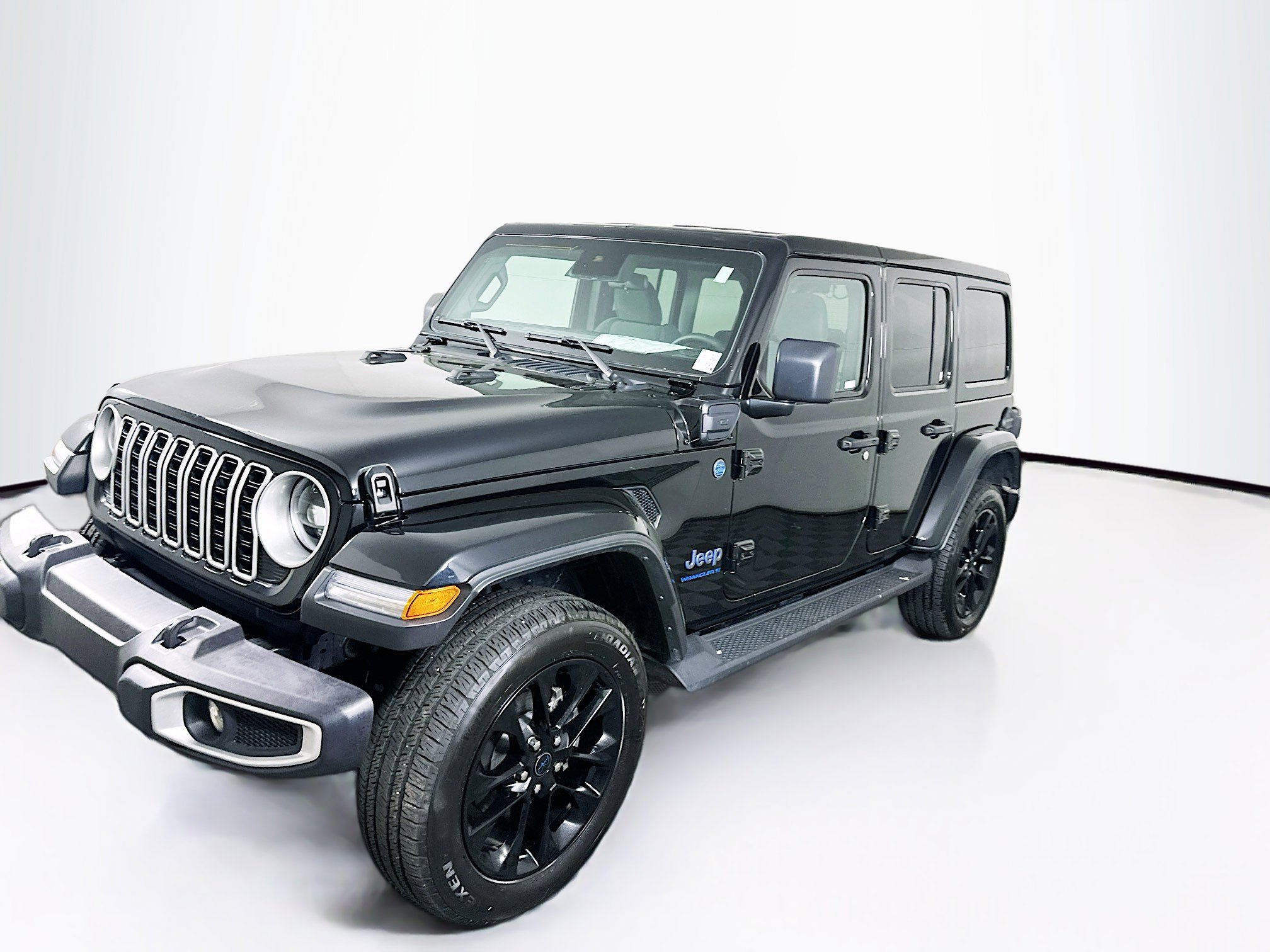 Used 2025 Jeep Wrangler Sahara image 3