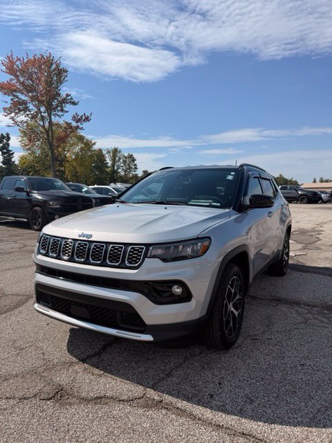 Used 2024 Jeep Compass Limited AWD/4WD image 3