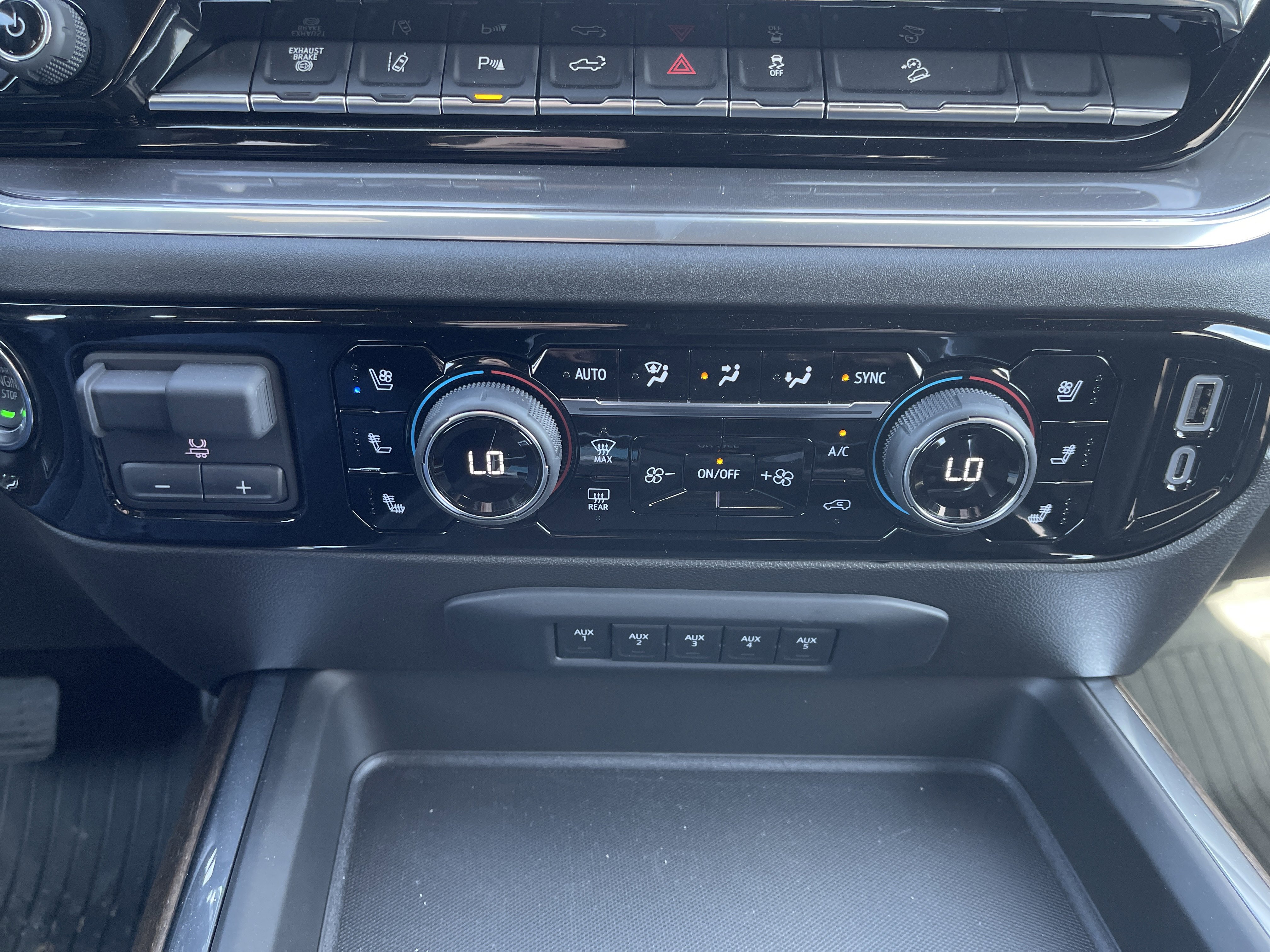 New 2025 Chevrolet Silverado 2500 High Country w/ Midnight Edition image 28