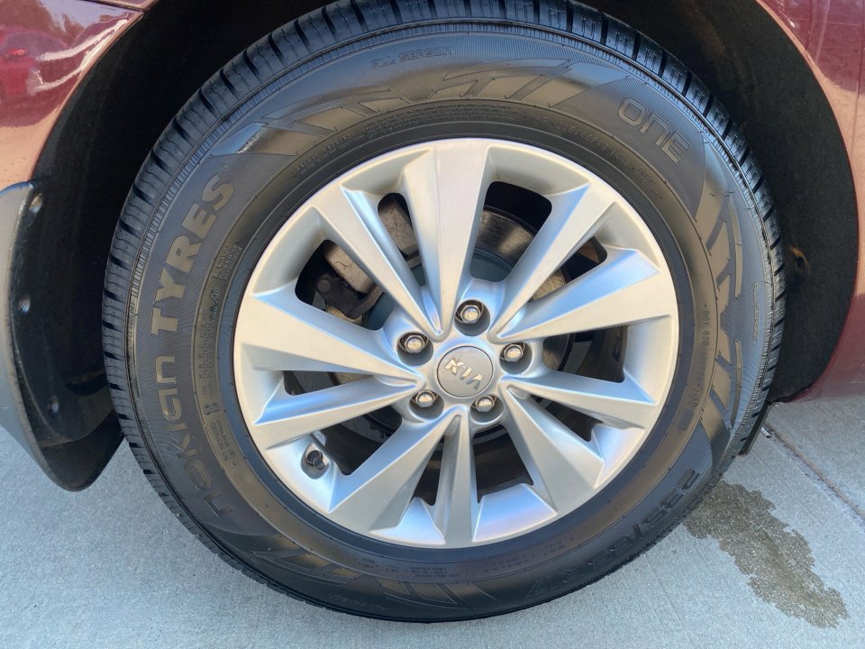 Used 2017 Kia Sedona LX w/ LX Essentials Premium Package FWD image 27