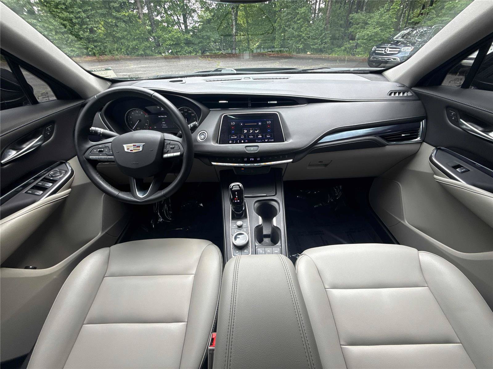 Used 2023 Cadillac XT4 Luxury FWD image 13