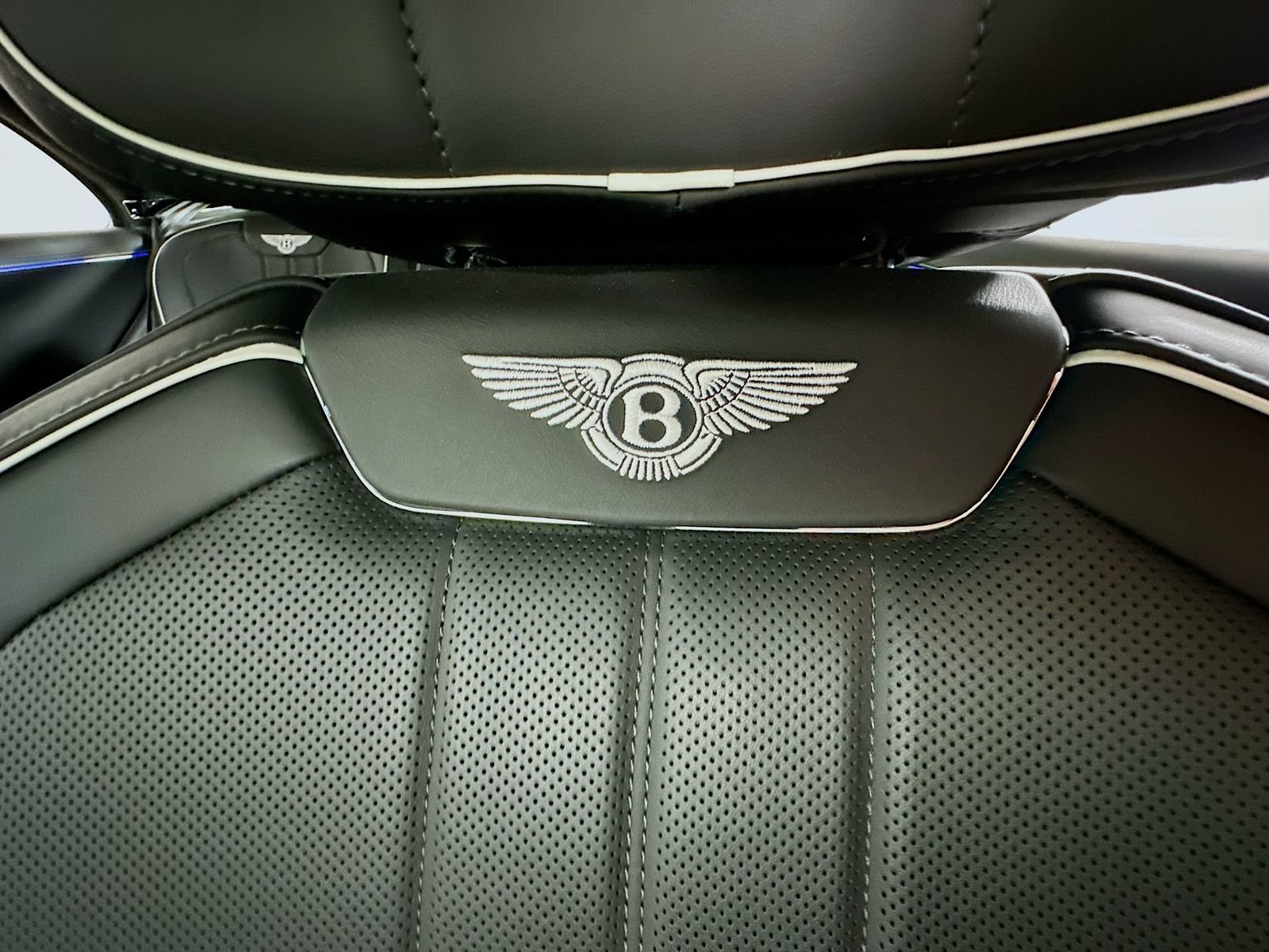Used 2024 Bentley Flying Spur V8 AWD/4WD image 41
