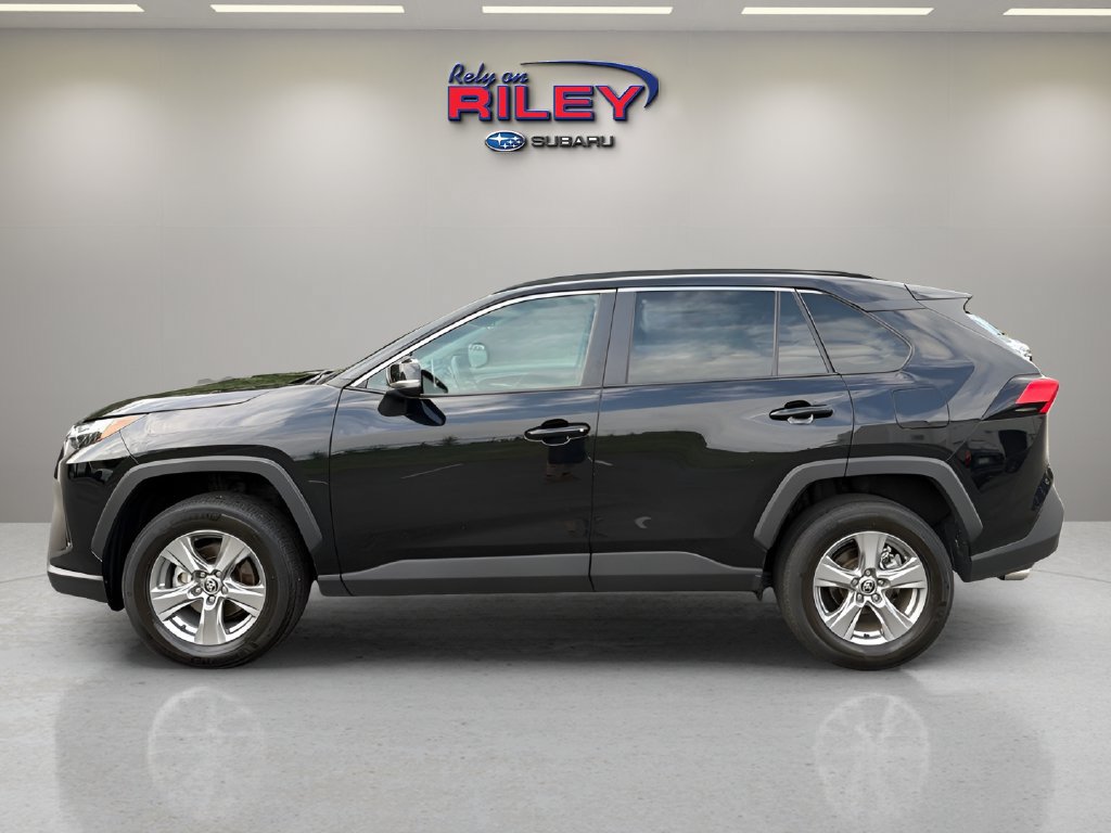 Used 2025 Toyota RAV4 XLE AWD/4WD image 2