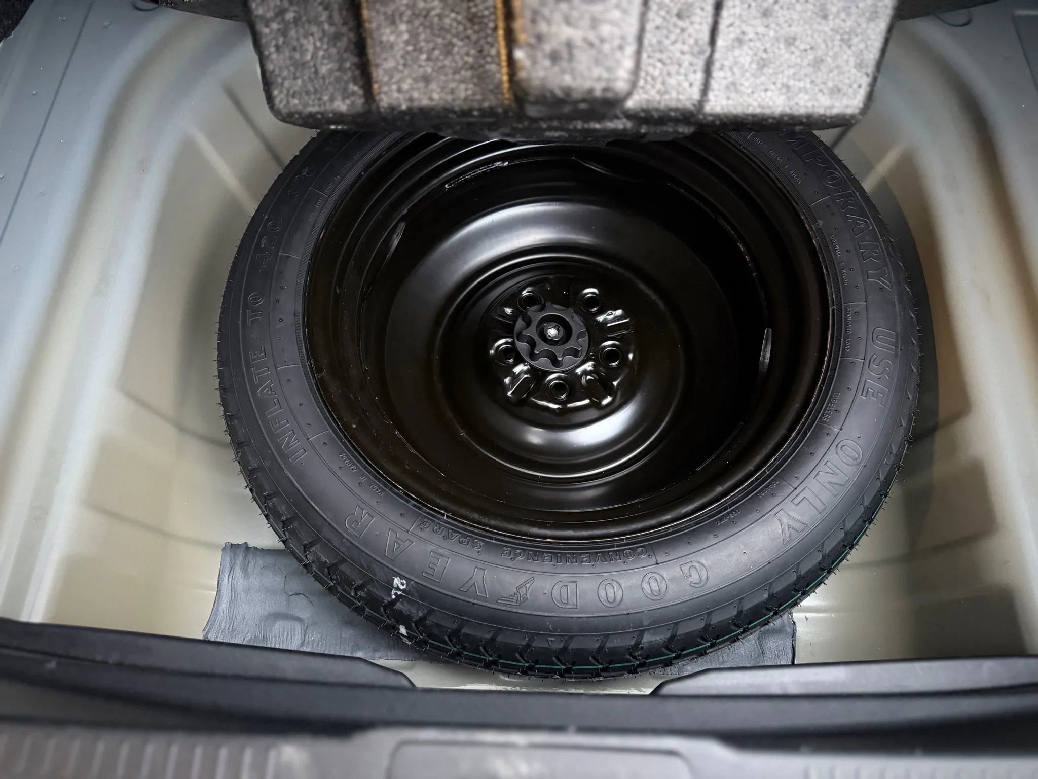 Used 2012 Toyota Camry LE image 19