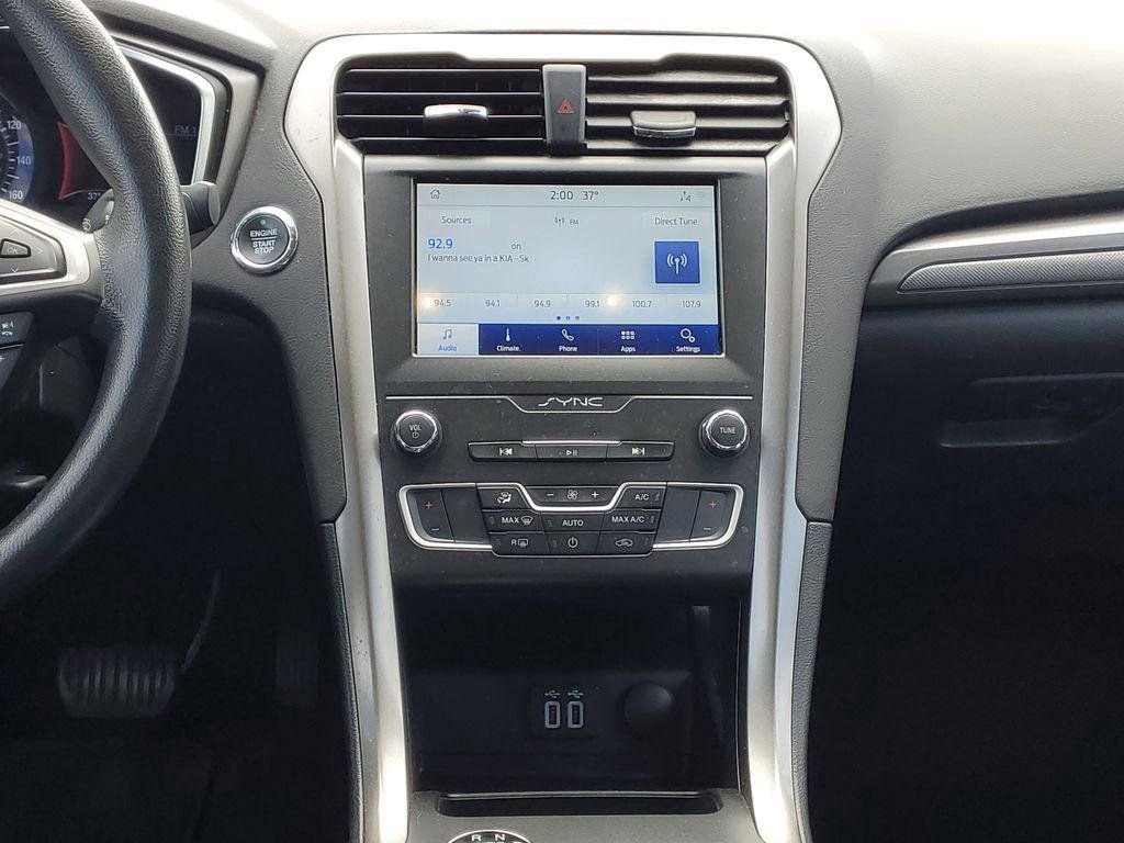 Used 2020 Ford Fusion SE image 23
