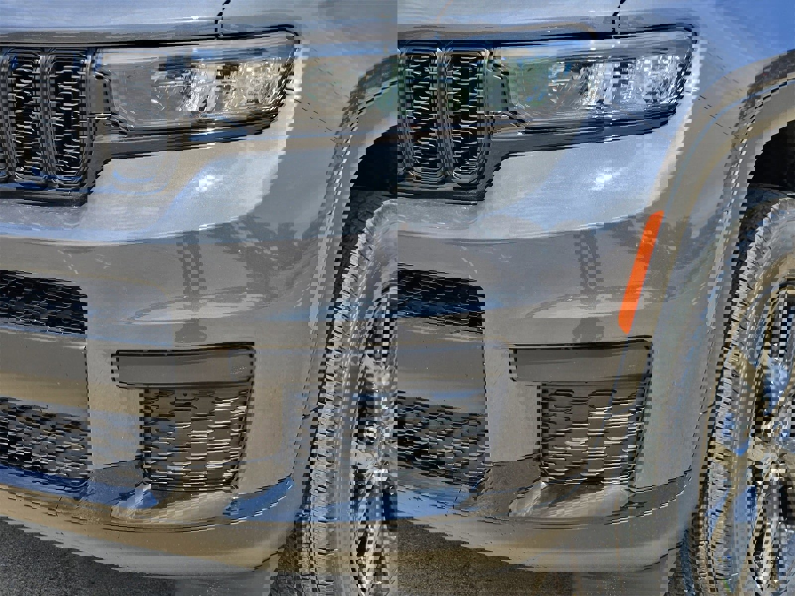 New 2025 Jeep Grand Cherokee L Altitude image 8