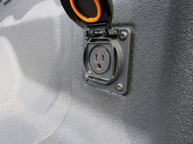 Used 2025 Chevrolet Colorado Z71 w/ Technology Package image 31