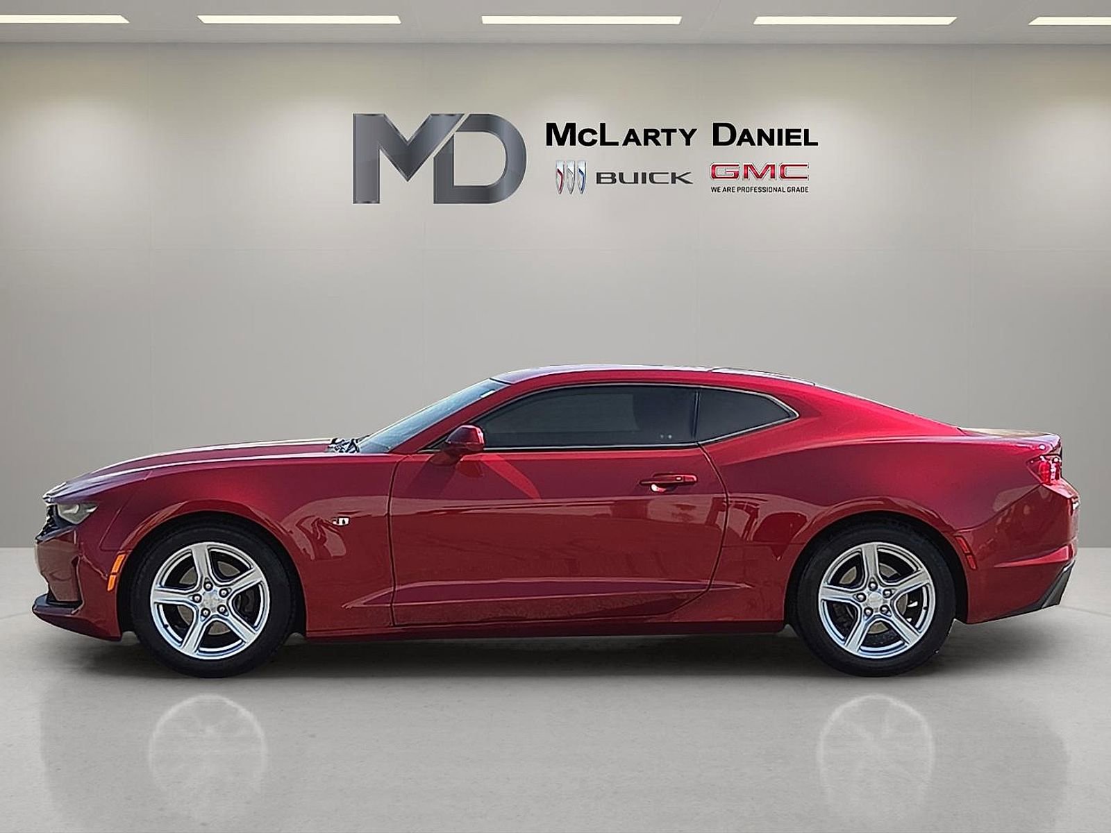 Used 2020 Chevrolet Camaro LT RWD image 3