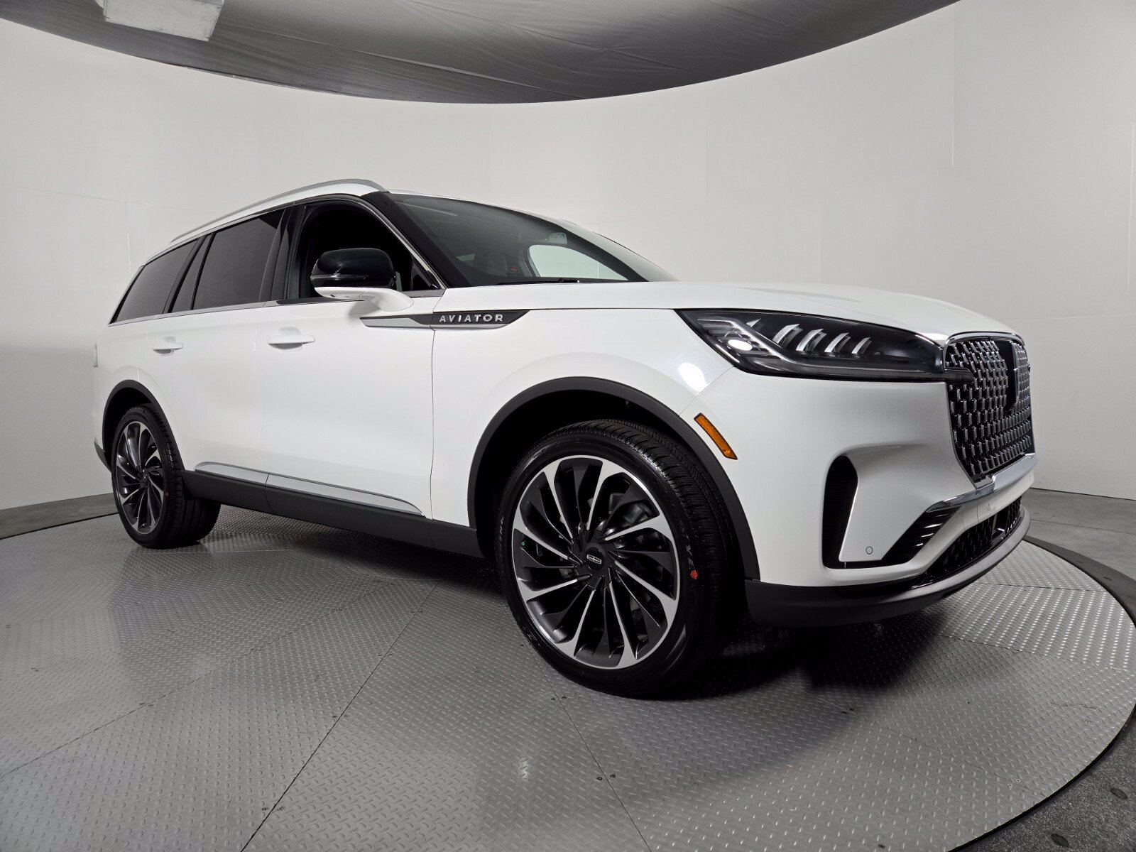 New 2027 Lincoln Aviator Reserve AWD/4WD image 2