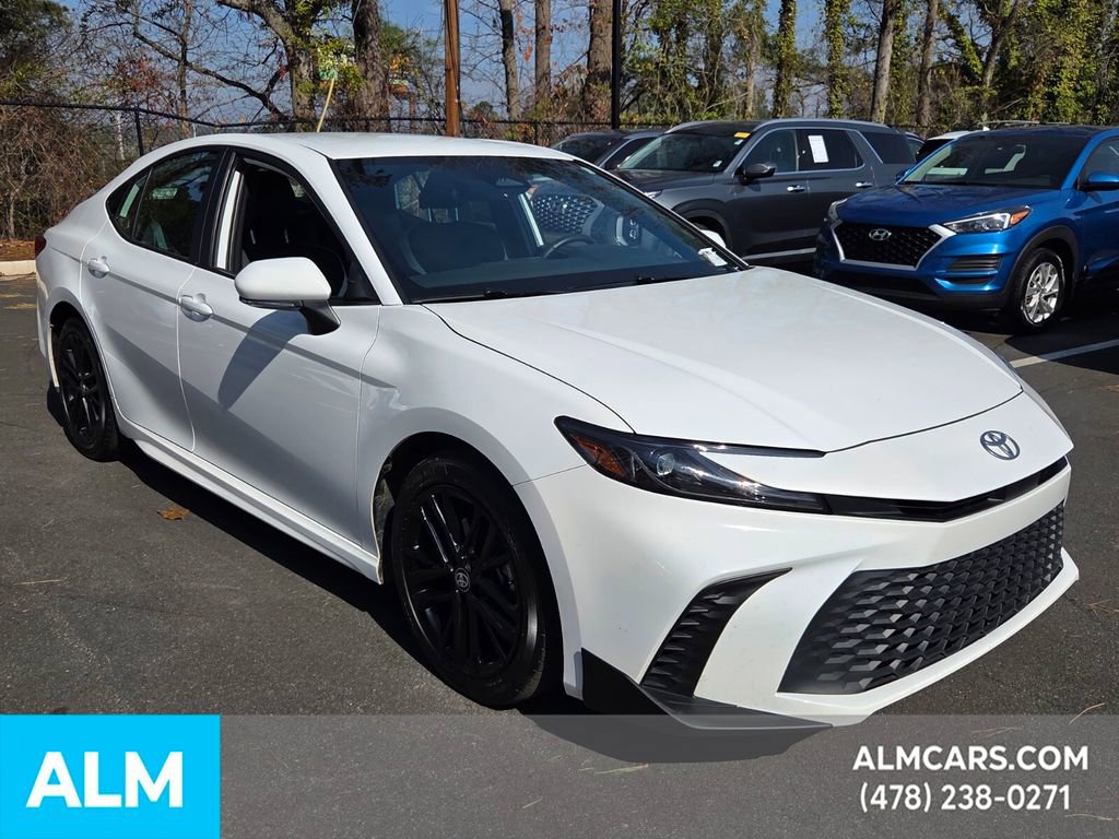 Used 2025 Toyota Camry SE image 8