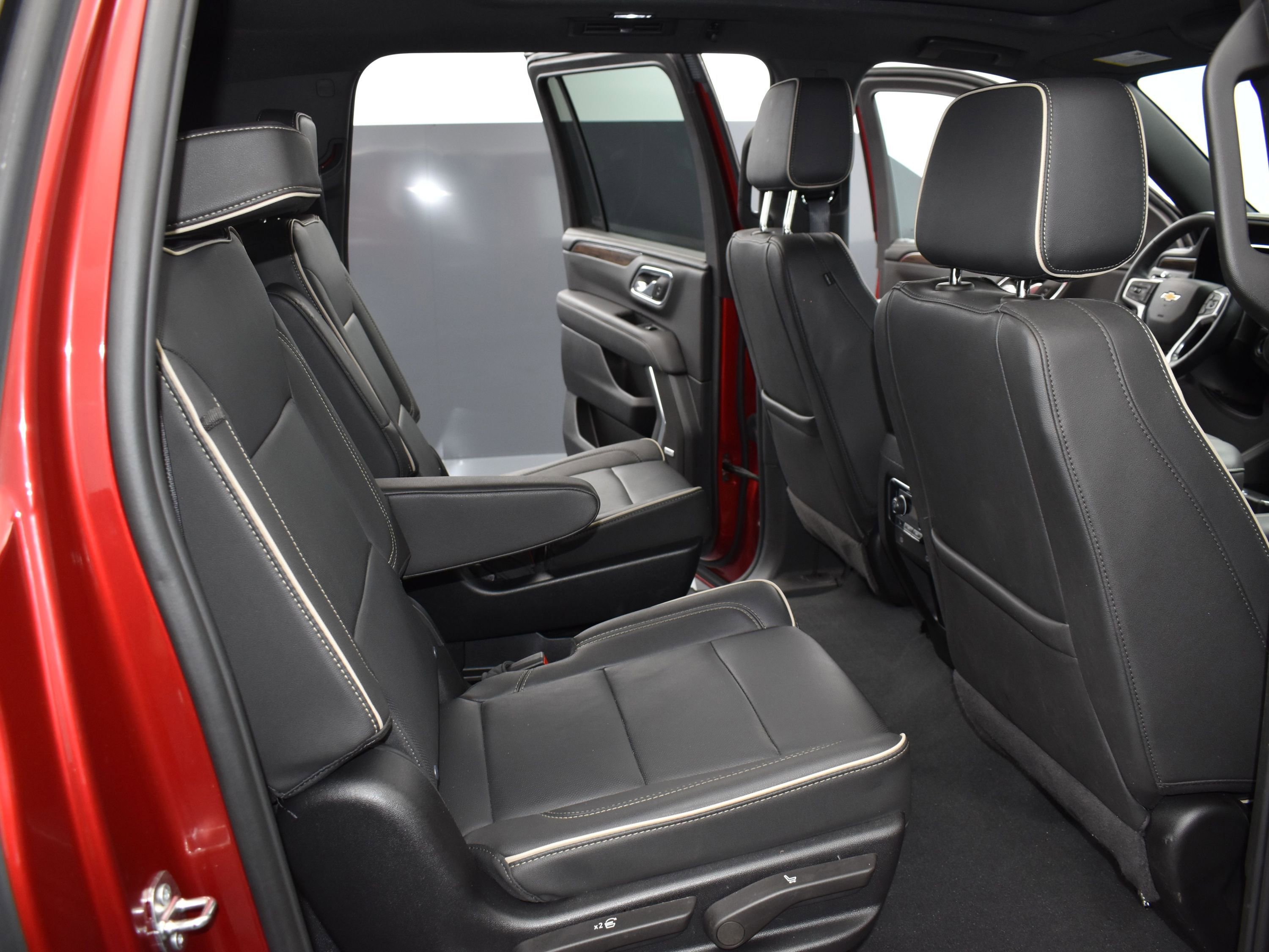 Certified 2024 Chevrolet Suburban Premier w/ Premium Package image 19