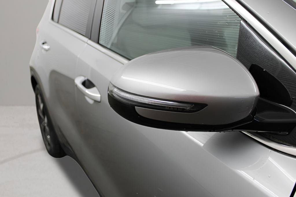 Used 2022 Kia Sportage EX w/ EX Technology Package image 17