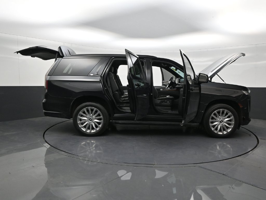 Used 2023 Cadillac Escalade Premium Luxury AWD/4WD image 28