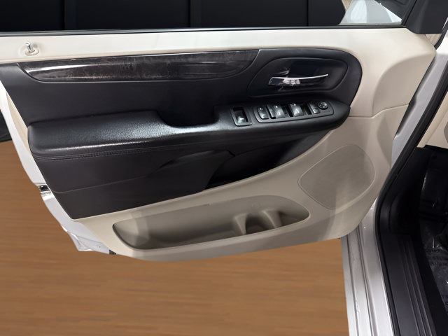 Used 2012 Dodge Grand Caravan Crew FWD image 11