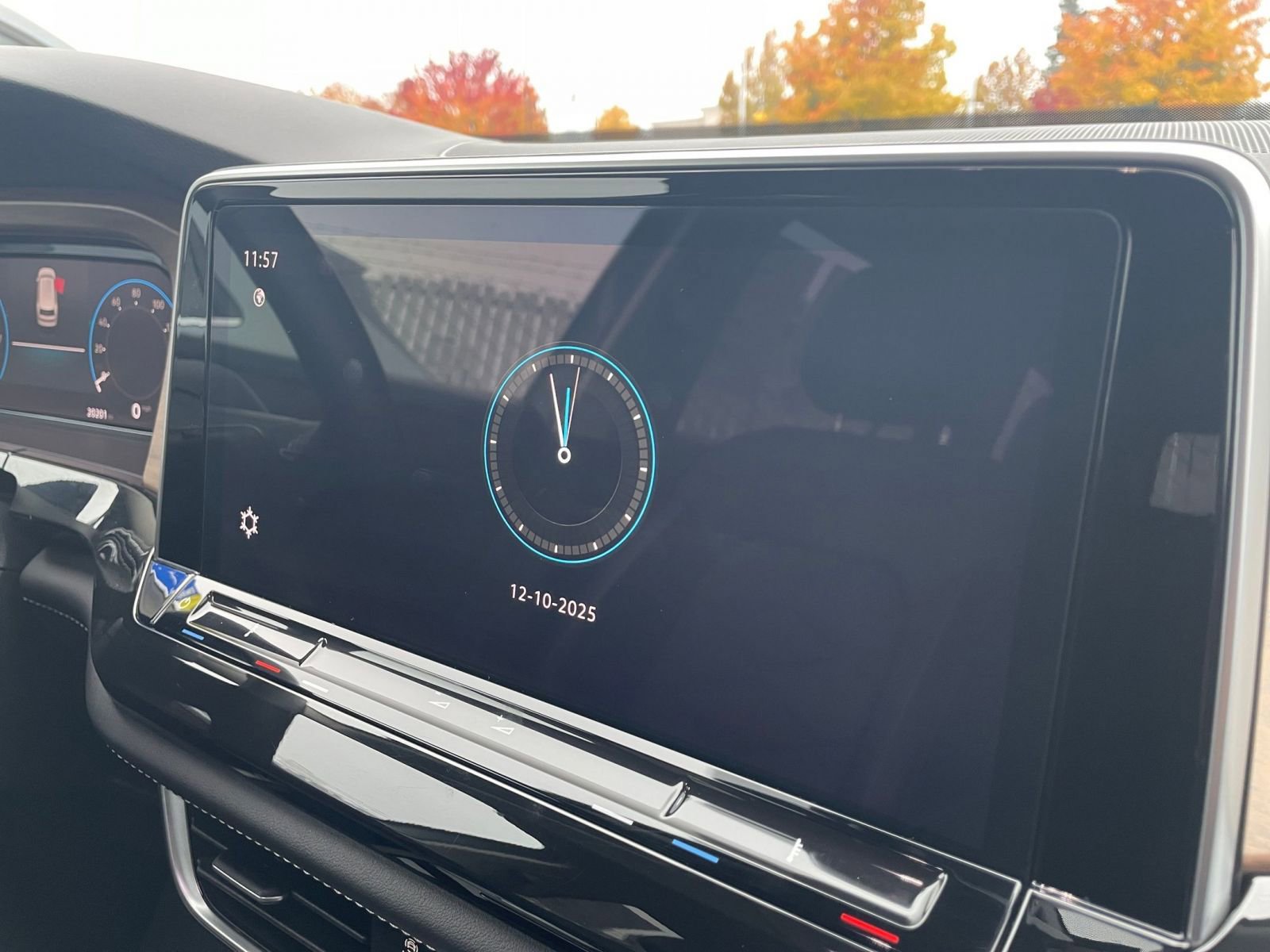 Used 2025 Volkswagen Atlas SE image 21