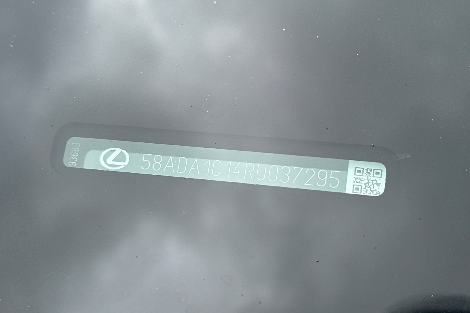 Used 2024 Lexus ES 300h w/ Premium Package image 3