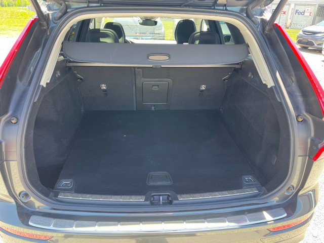 Used 2022 Volvo XC60 B5 Inscription w/ Protection Package Premier FWD image 17