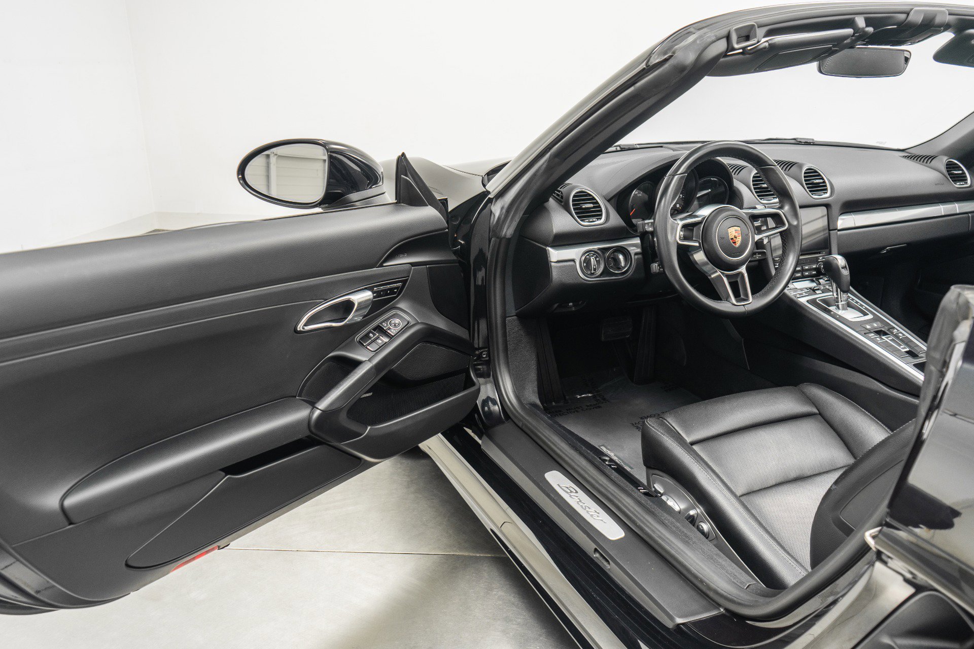 Used 2017 Porsche 718 Boxster RWD image 23