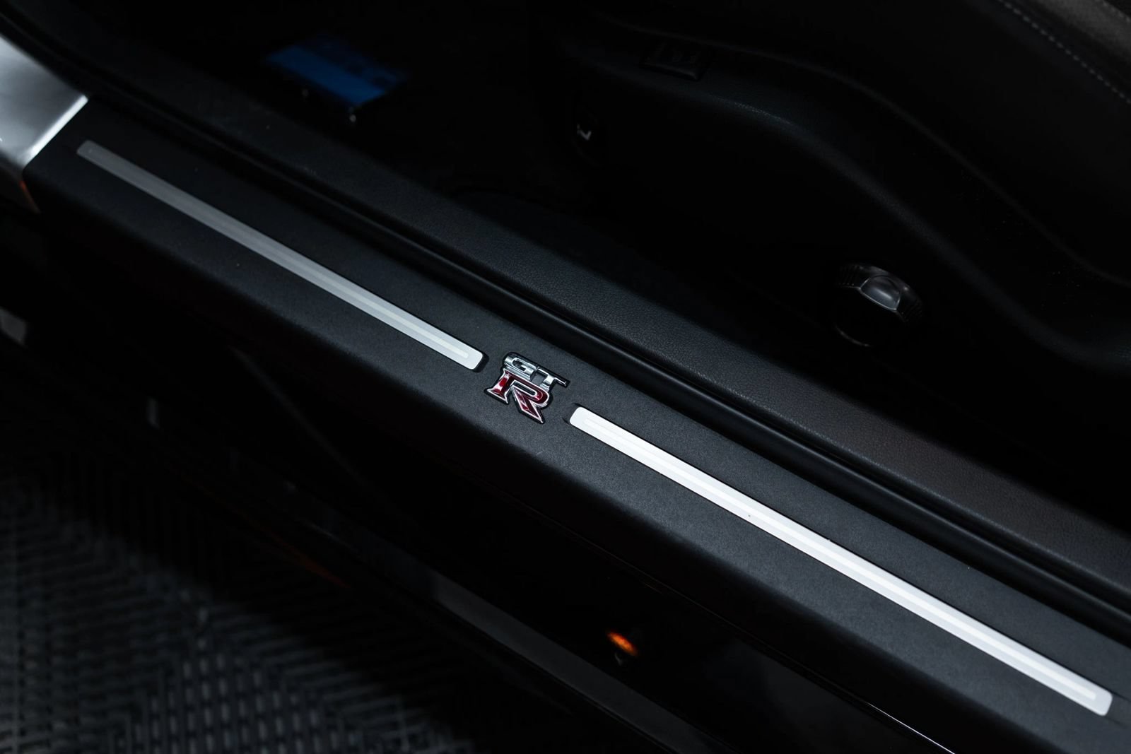 Used 2024 Nissan GT-R Premium w/ Floor Mat Package AWD/4WD image 27