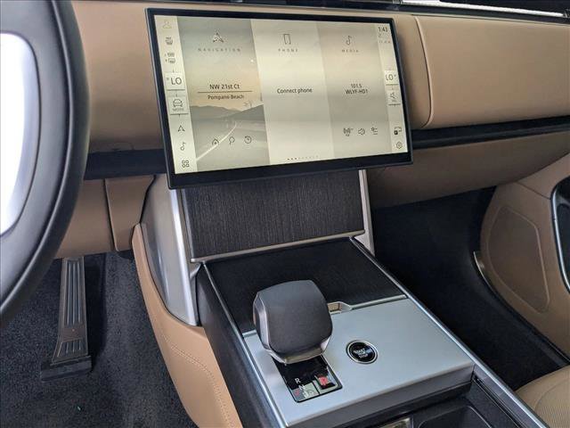 New 2025 Land Rover Range Rover Long Wheelbase SE image 12