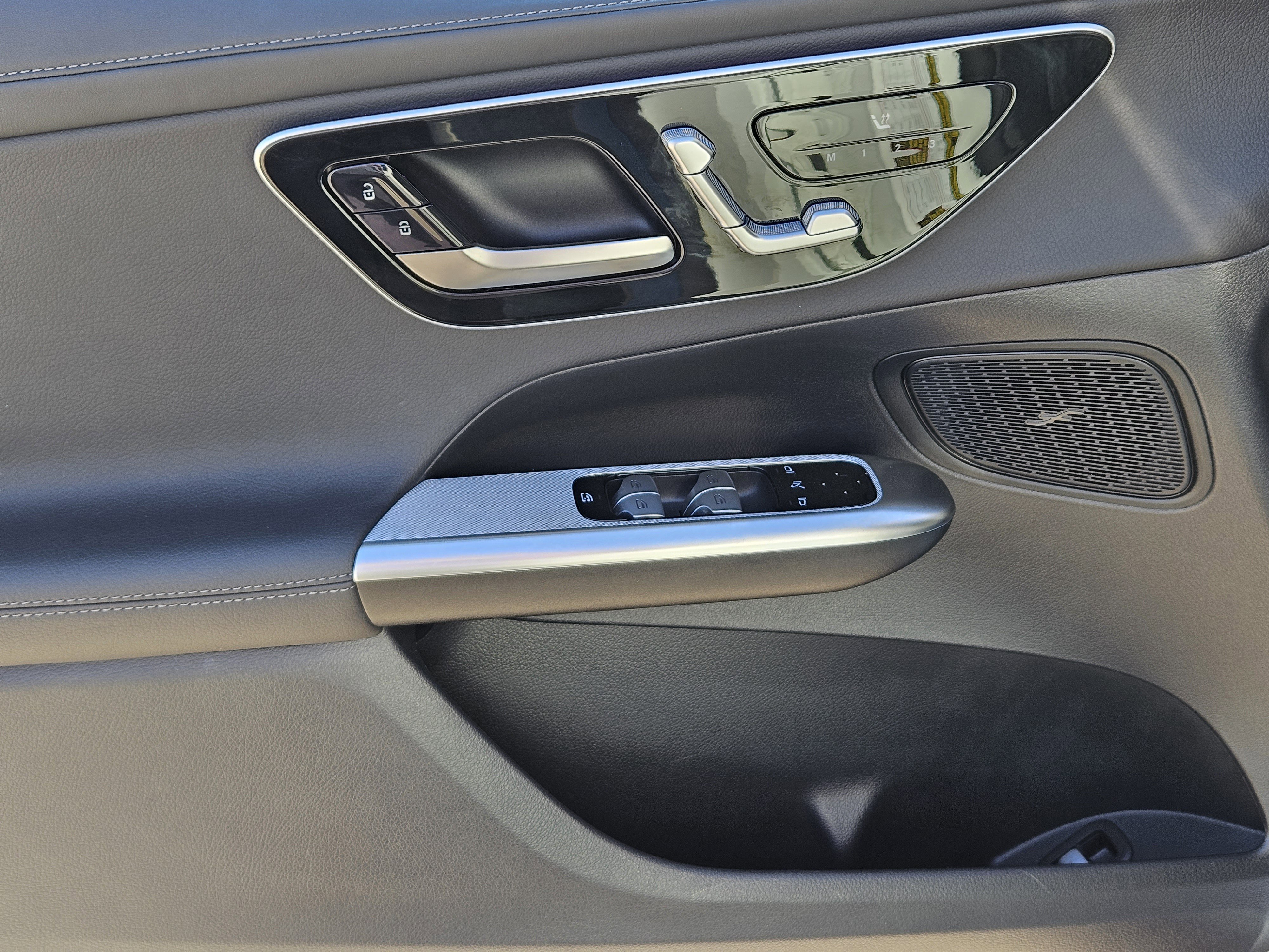 Used 2025 Mercedes-Benz GLC 43 AMG 4MATIC image 24