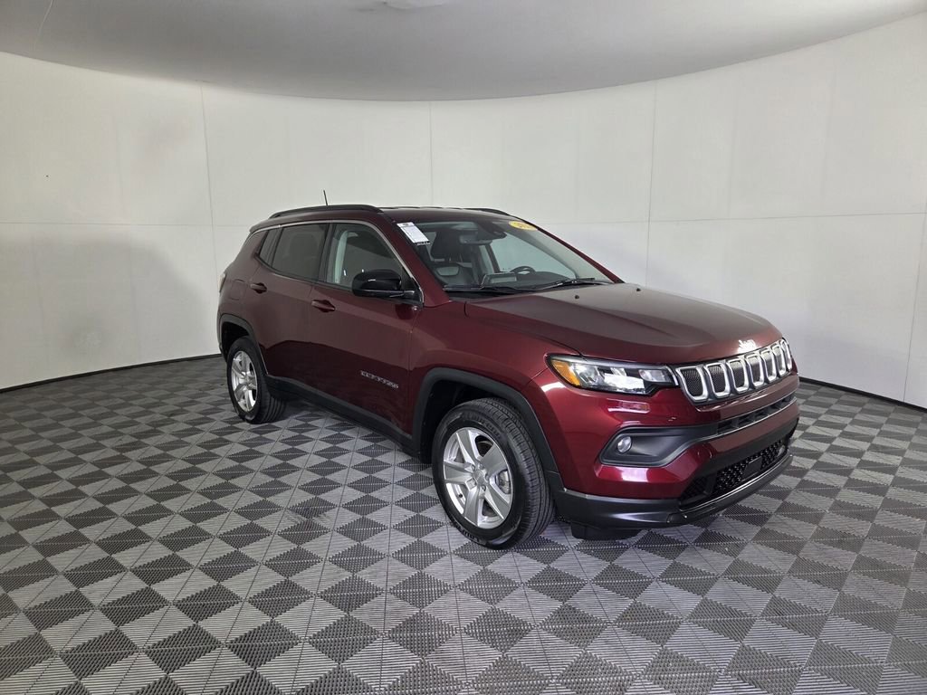Certified 2022 Jeep Compass Latitude w/ Convenience Group AWD/4WD image 2