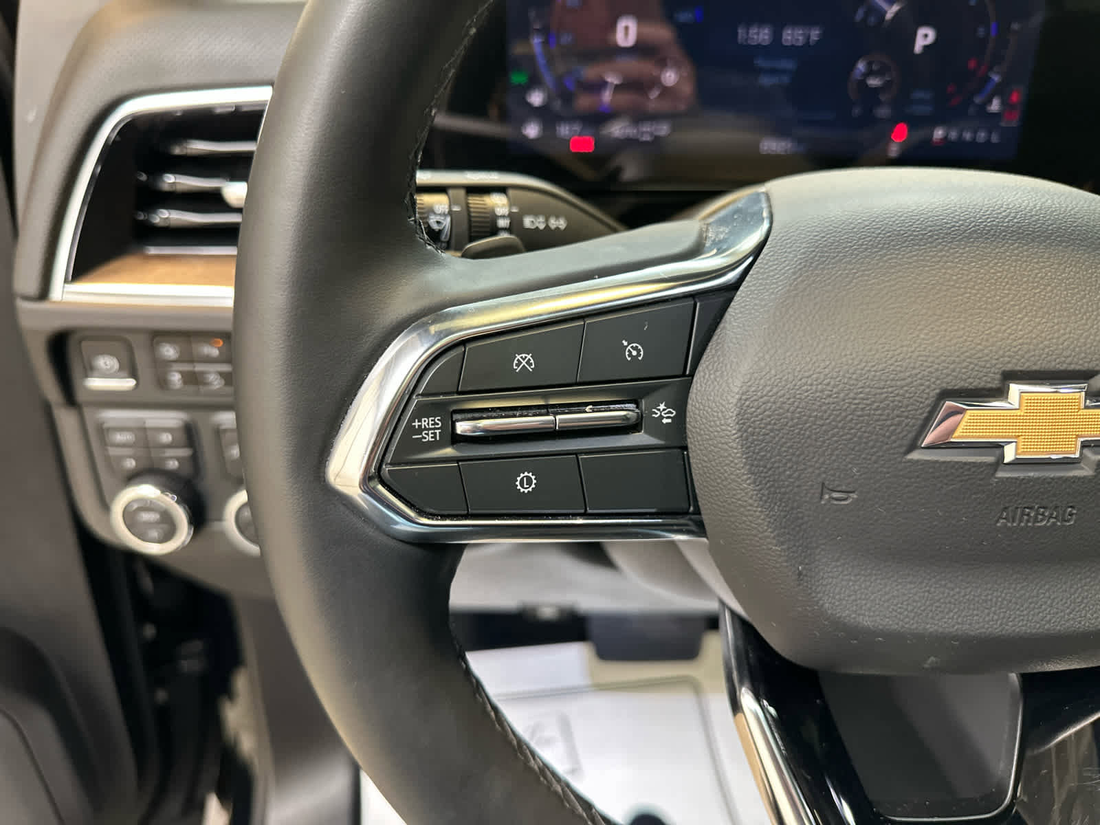 Used 2025 Chevrolet Suburban High Country image 24