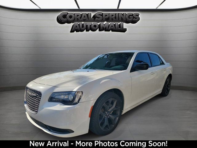 Used 2023 Chrysler 300 Touring w/ Sport Appearance Package RWD image 2