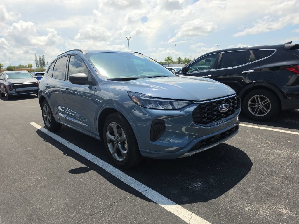 Used 2024 Ford Escape ST-Line w/ Tech Pack #1 FWD image 2
