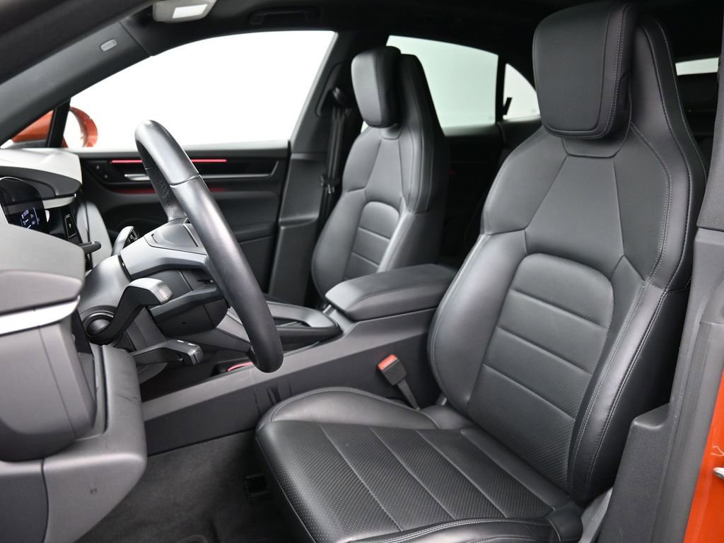 Certified 2025 Porsche Macan Electric image 5