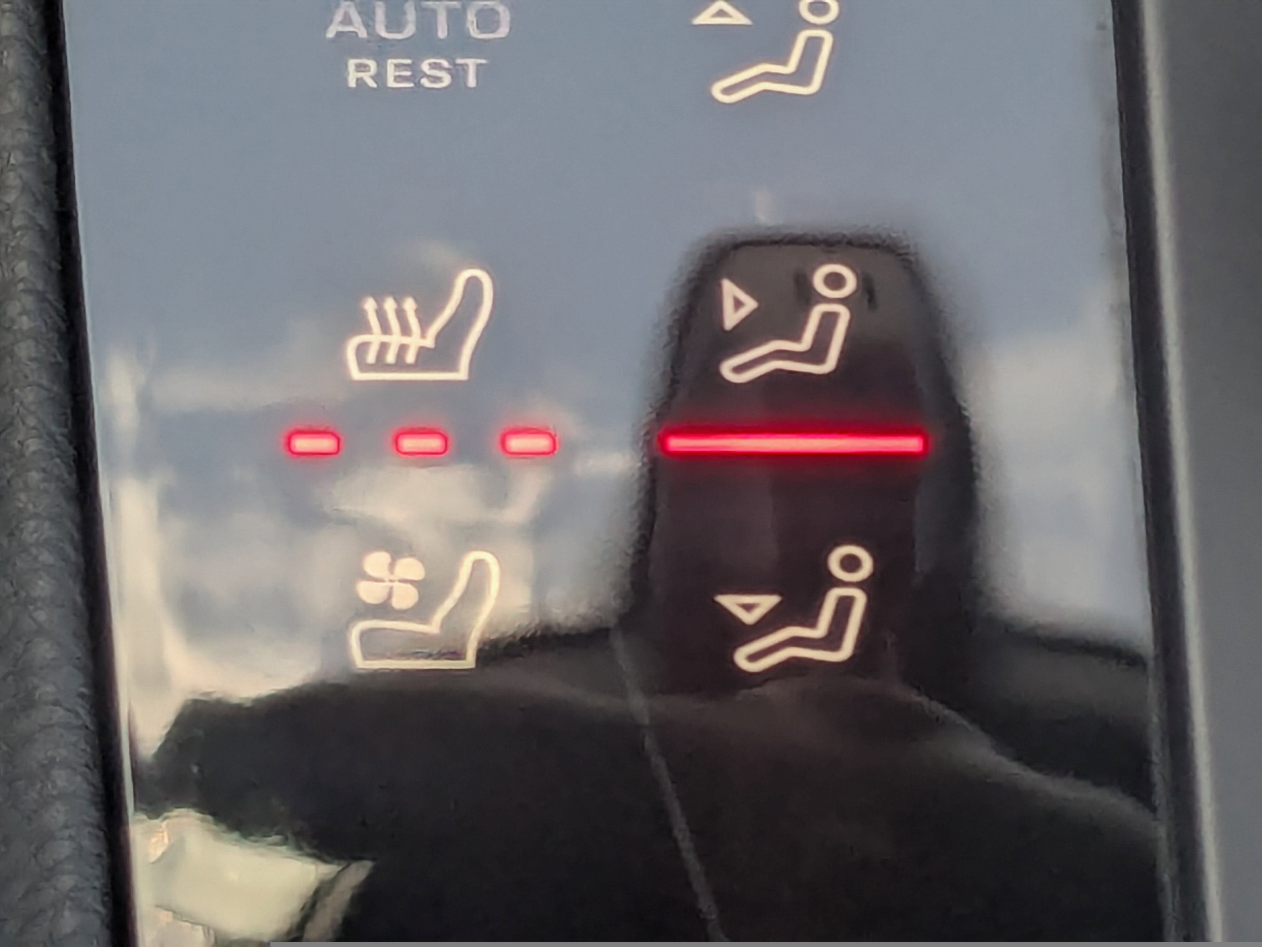 Used 2023 Porsche Macan Turbo image 21