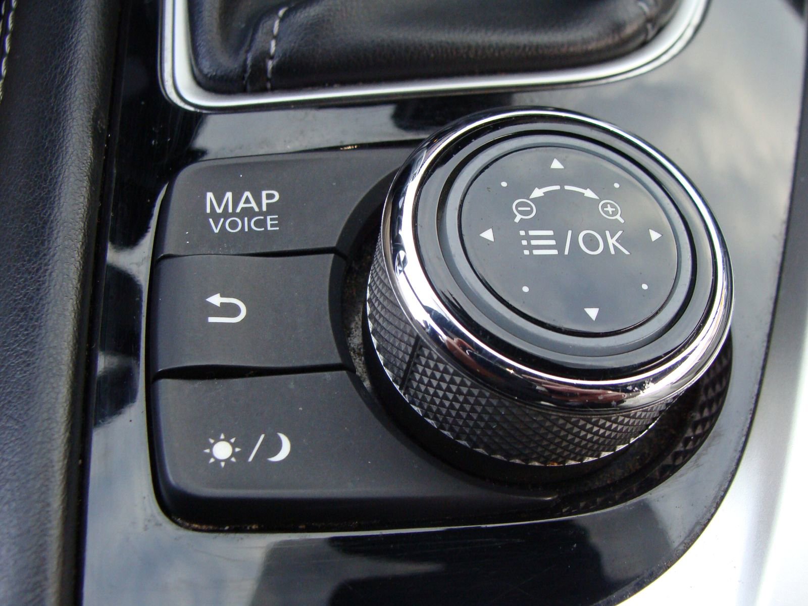 Used 2017 INFINITI Q60 w/ Premium Plus Package 2.0T image 22