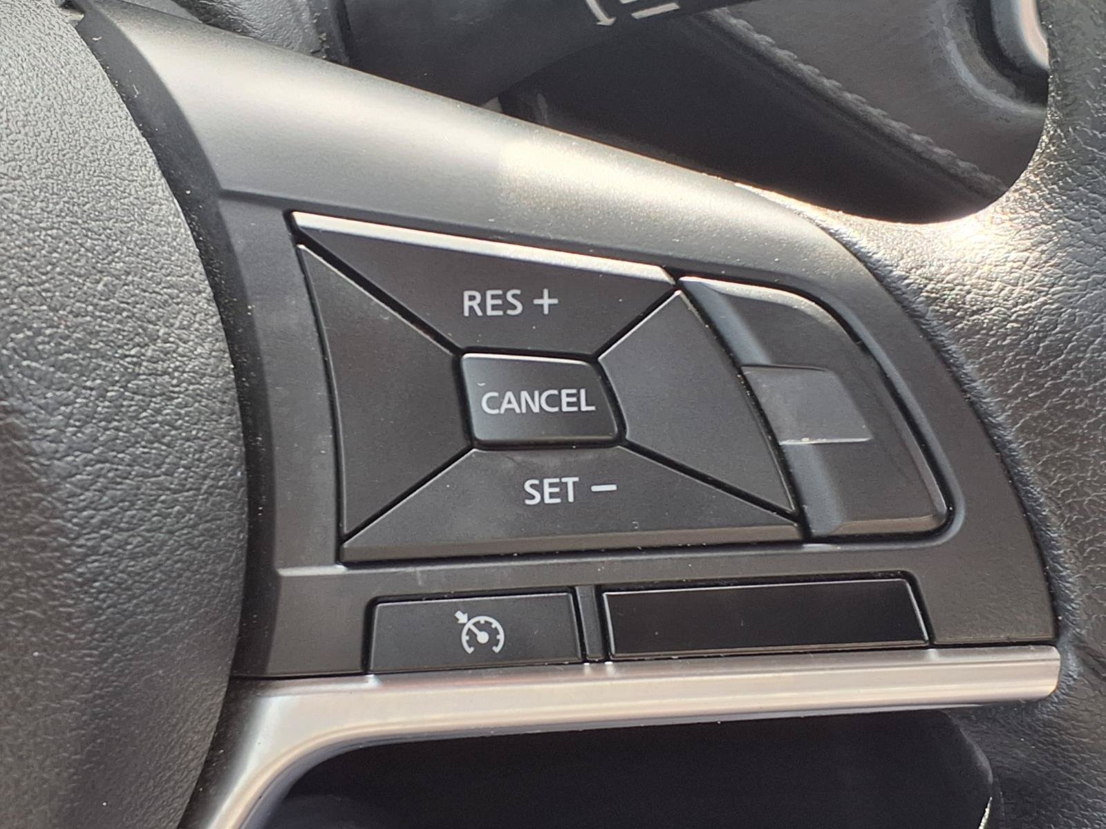 Used 2020 Nissan Versa S FWD image 7