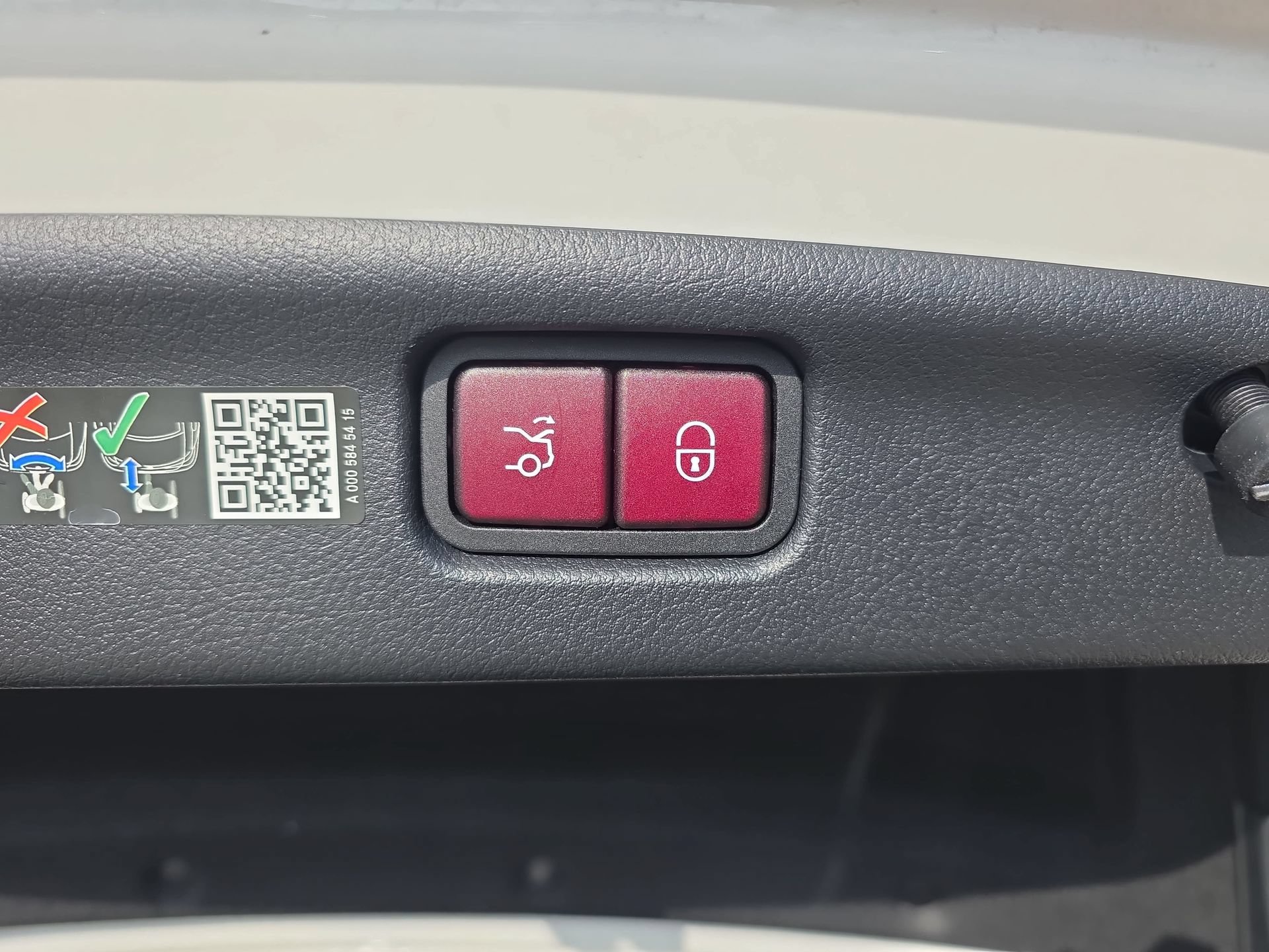 Used 2024 Mercedes-Benz C 300 Sedan image 13