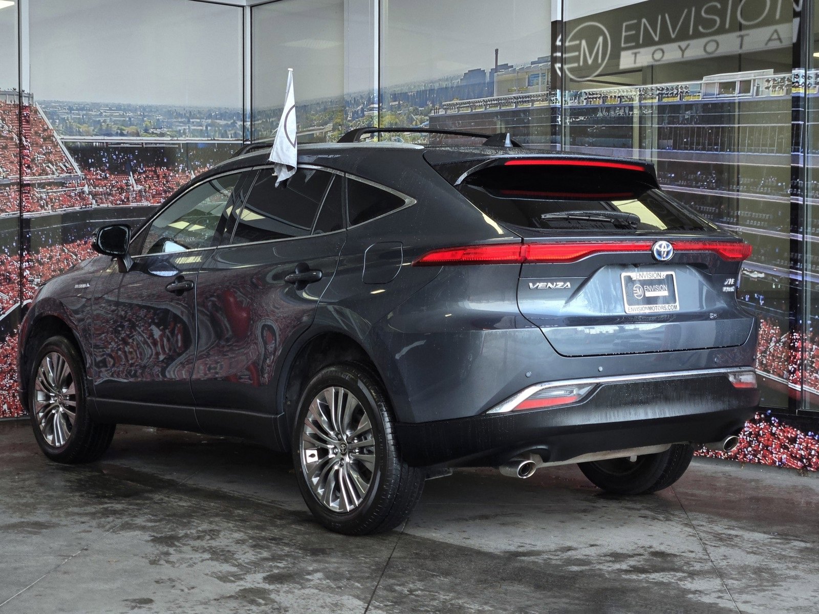 Certified 2021 Toyota Venza XLE image 5