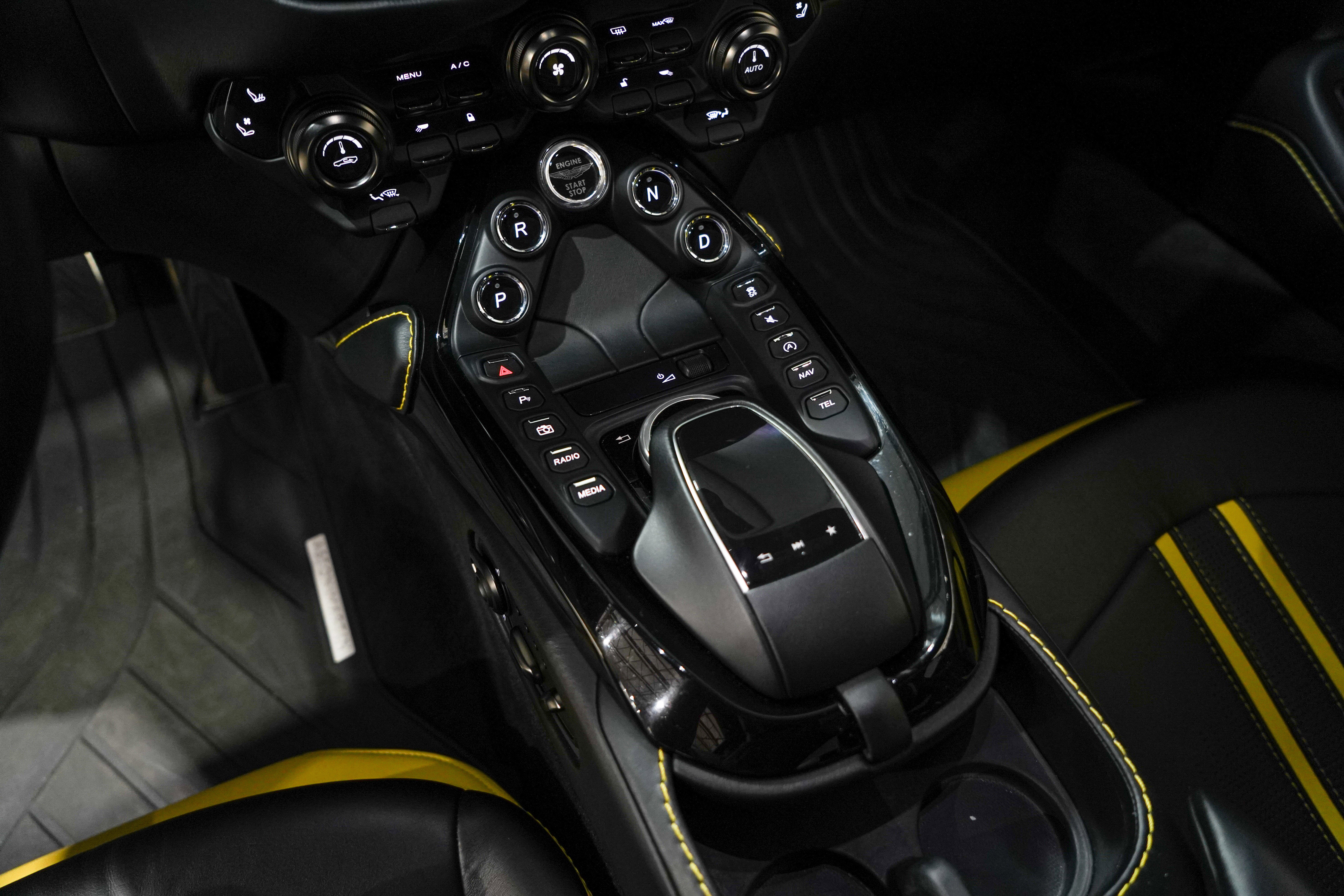 Used 2020 Aston Martin V8 Vantage Coupe RWD image 12