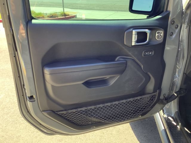 Used 2018 Jeep Wrangler Rubicon AWD/4WD image 9