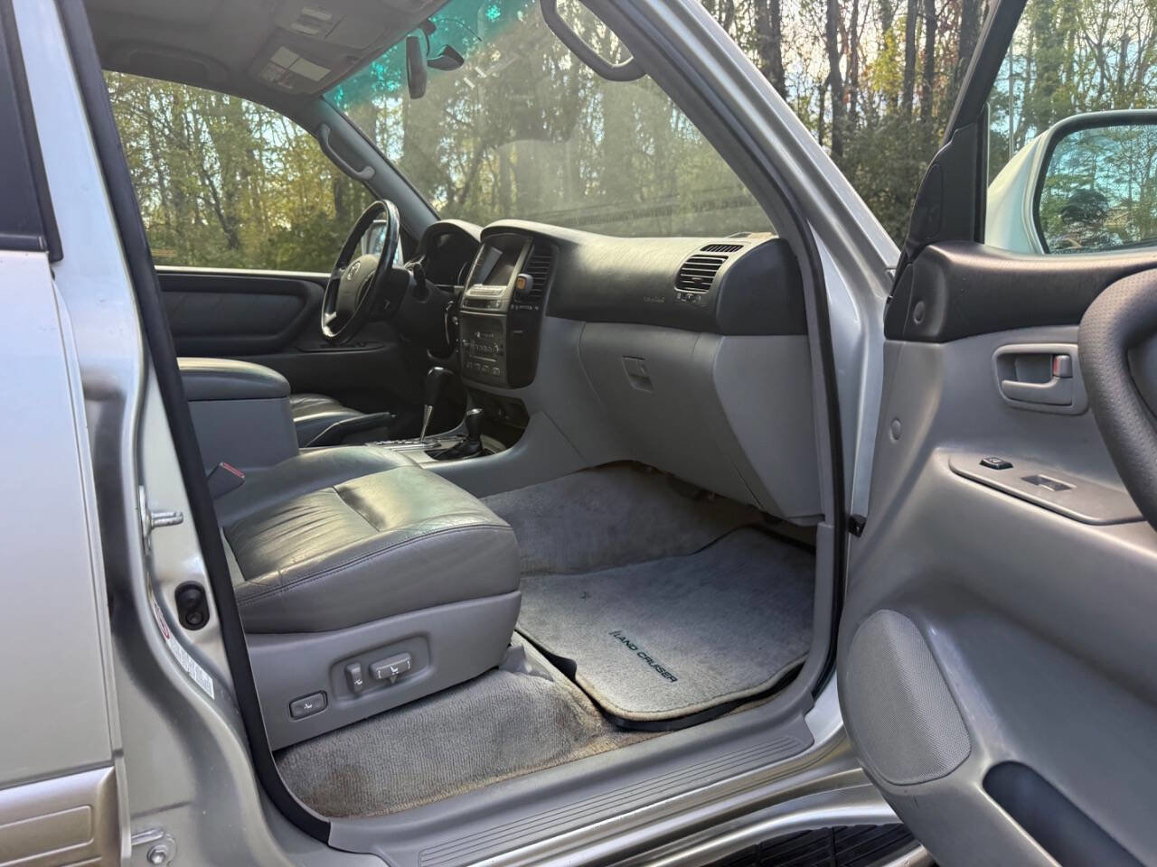 Used 2006 Toyota Land Cruiser image 52