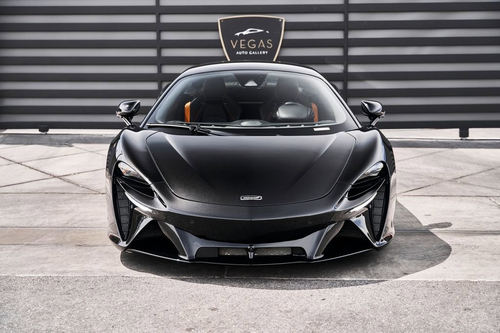Used 2024 McLaren Artura image 16