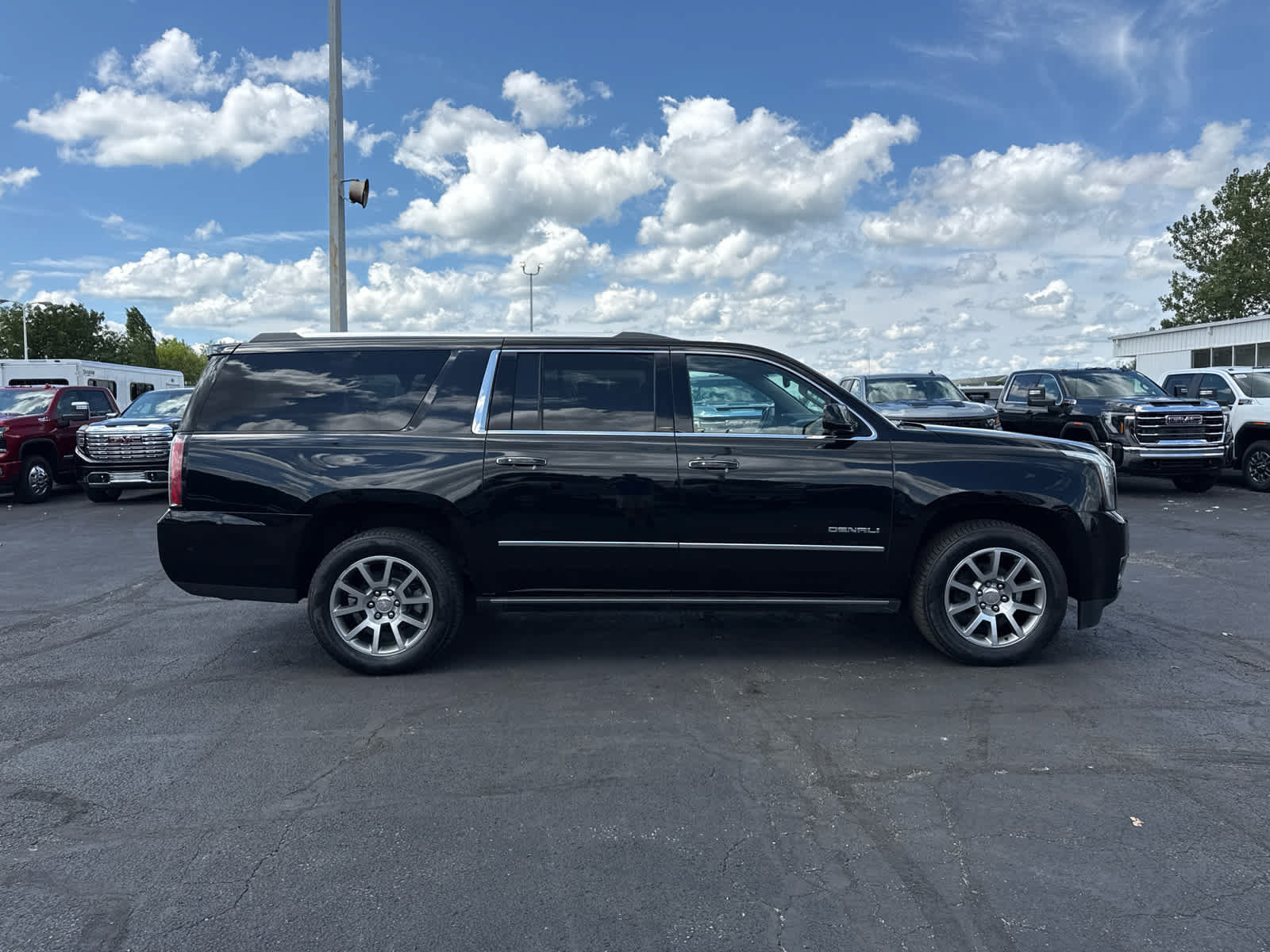 Certified 2017 GMC Yukon XL Denali w/ Open Road Package AWD/4WD image 6