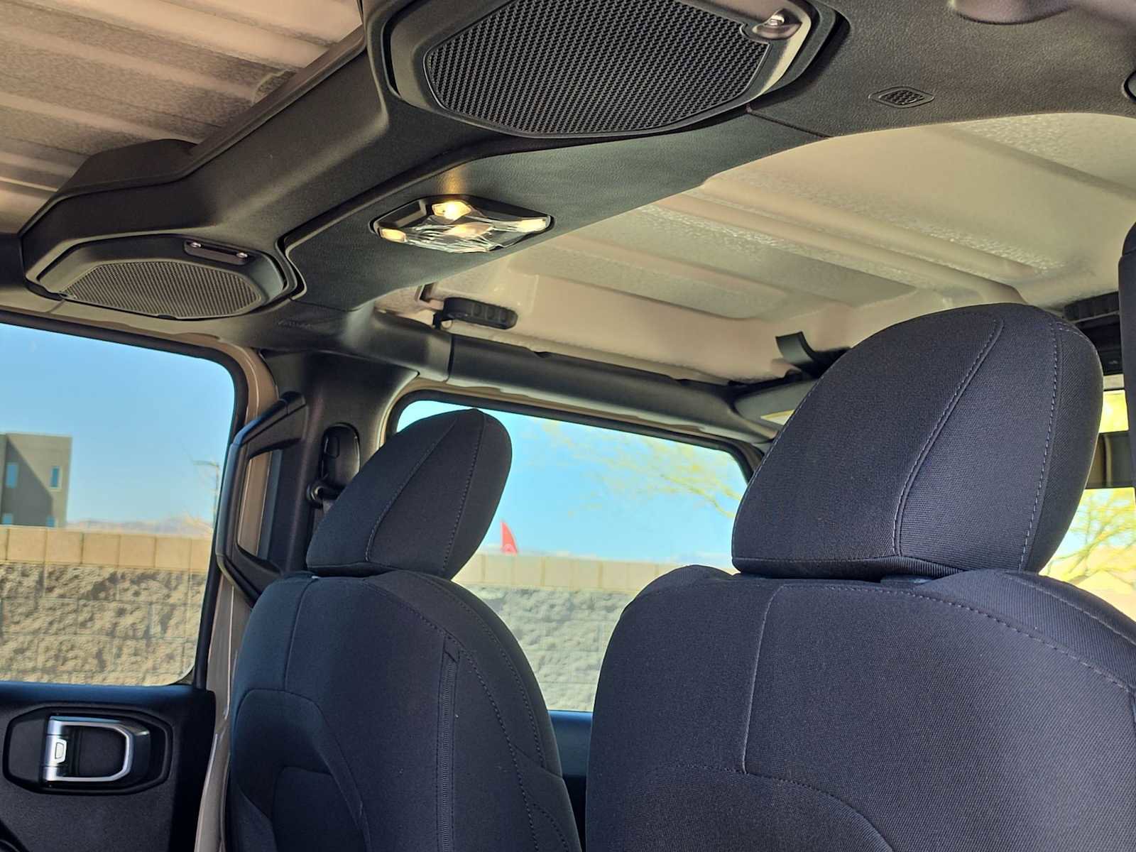 Used 2022 Jeep Gladiator Sport image 16