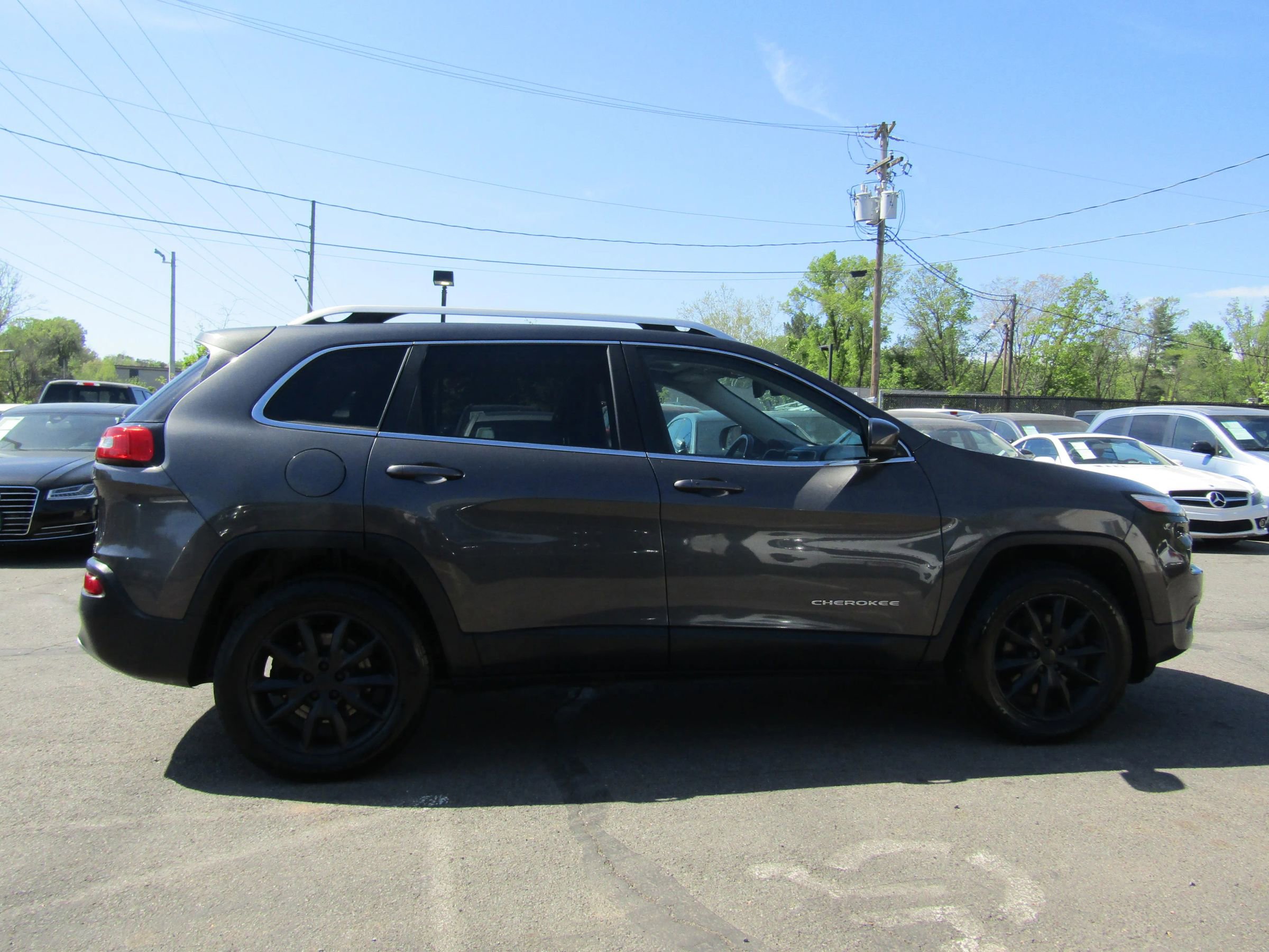 Used 2015 Jeep Cherokee Limited image 8